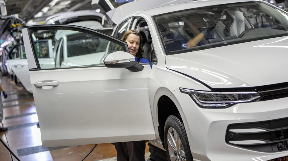 Κλιμακώνονται οι απεργίες στα εργοστάσια της VW-διακόπτεται η παραγωγή