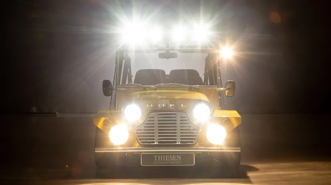 Αυτό το Mini Moke είναι ένα εξάτροχο θηρίο τσέπης και πωλείται