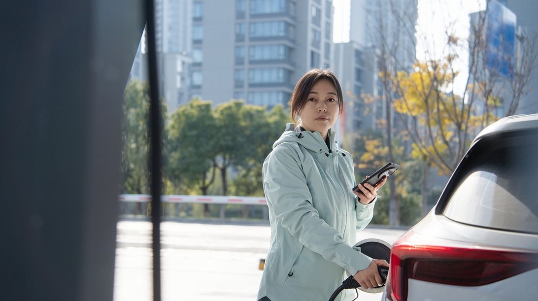 Ηλεκτρικό αυτοκίνητο μετατράπηκε σε εφιάλτη για Κινέζα