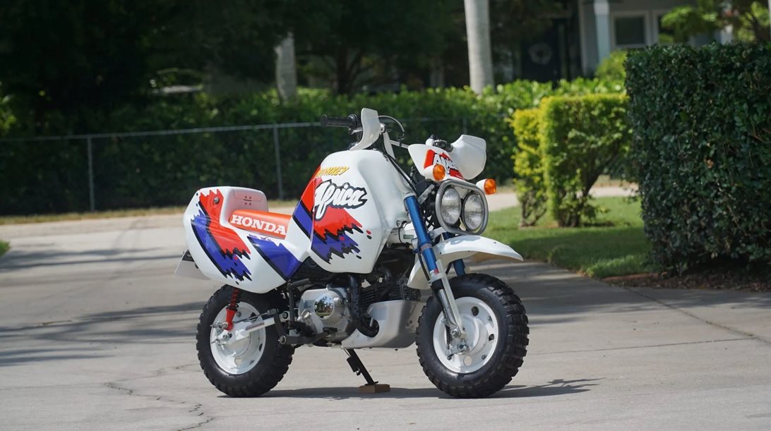 Υπέροχος "Μπόμπος" της Honda πουλήθηκε πάνω από 15.000 ευρώ