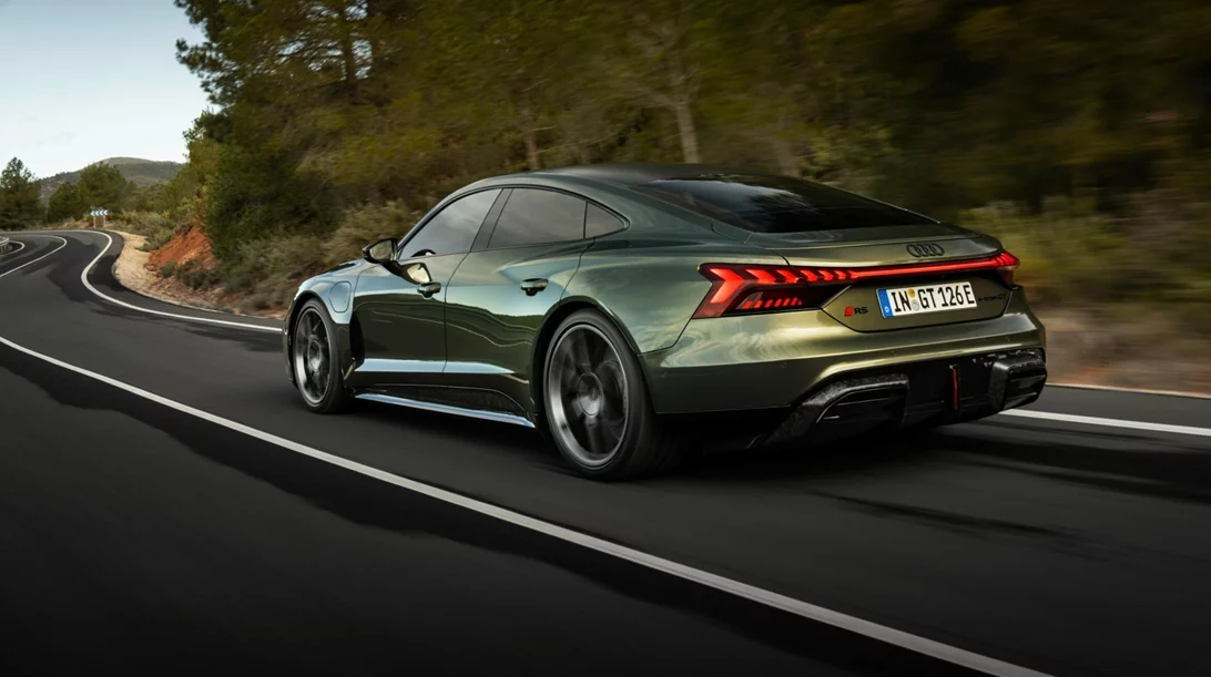 Νέο Audi RS e-tron GT performance: Το πιο δυνατό Audi παραγωγής έχει 912 ίππους