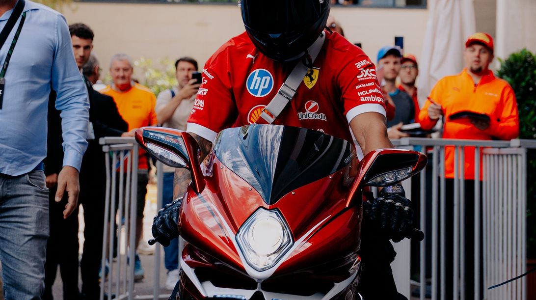 O Hamilton πήγε στο Μονακό με μια σπάνια MV Agusta-Τι την κάνει ξεχωριστή