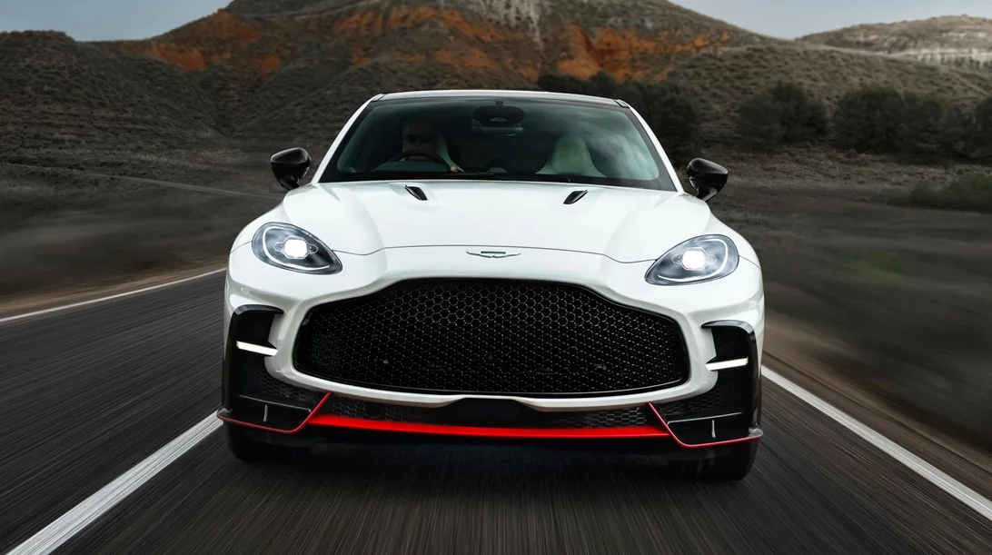 Aston Martin DBX S: Το ισχυρότερο SUV της φίρμας απειλεί την Ferrari Purosangue