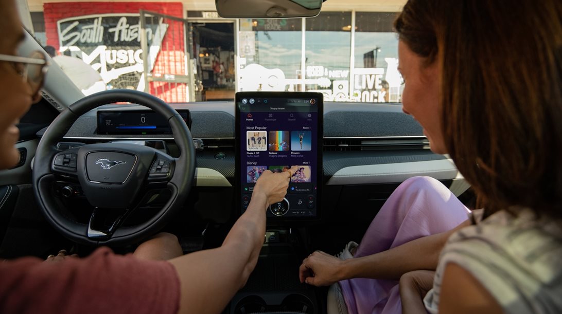 H Ford φέρνει το karaoke στο αυτοκίνητο-πώς λειτουργεί