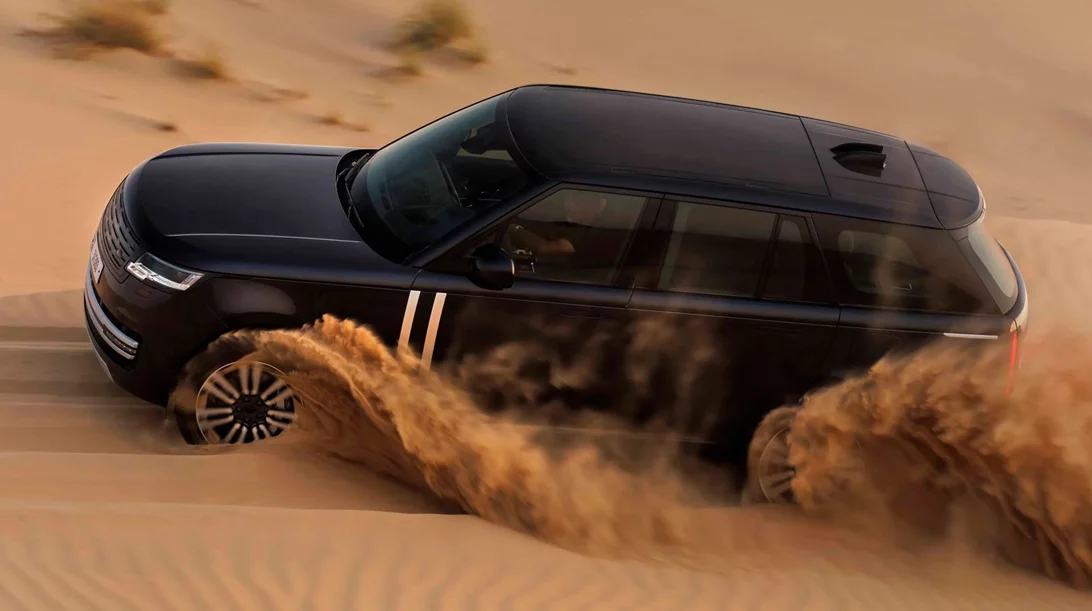 To ηλεκτρικό Range Rover δοκιμάζεται στην έρημο