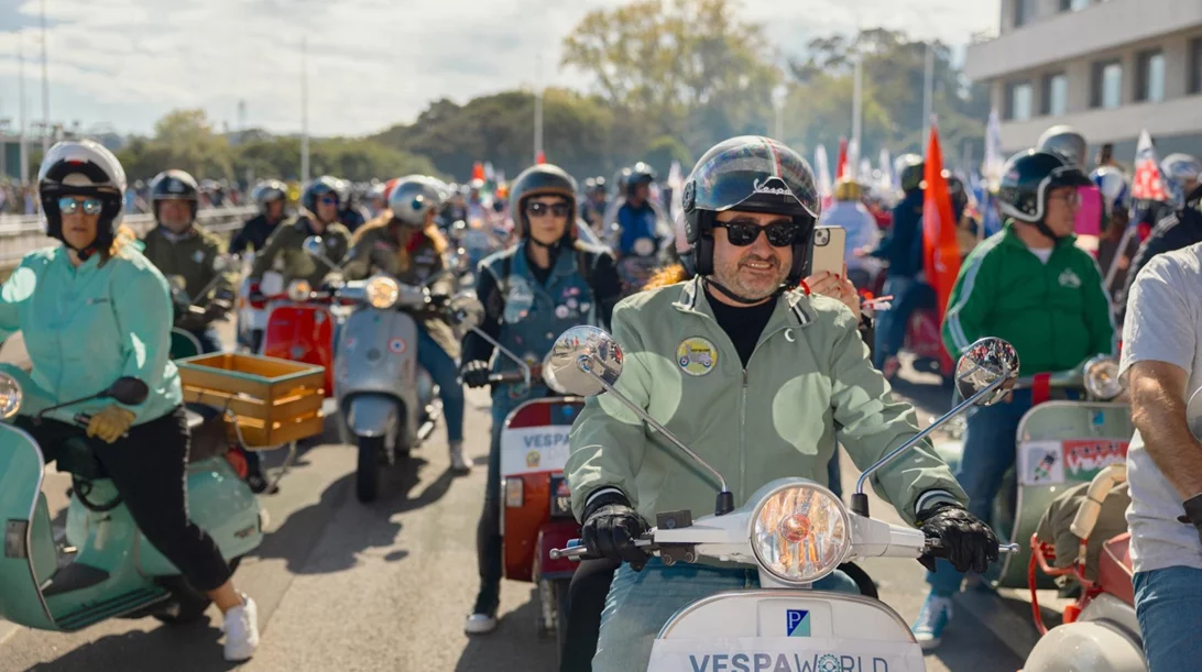Vespa World Days 2025: Κοσμοσυρροή στη Χιχόν της Ισπανίας από χιλιάδες Vespisti