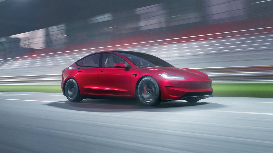 Στην Ελλάδα το Tesla Model 3 Performance: Η τιμή της τετρακίνητης ηλεκτρικής μπερλίνας των 510 ίππων