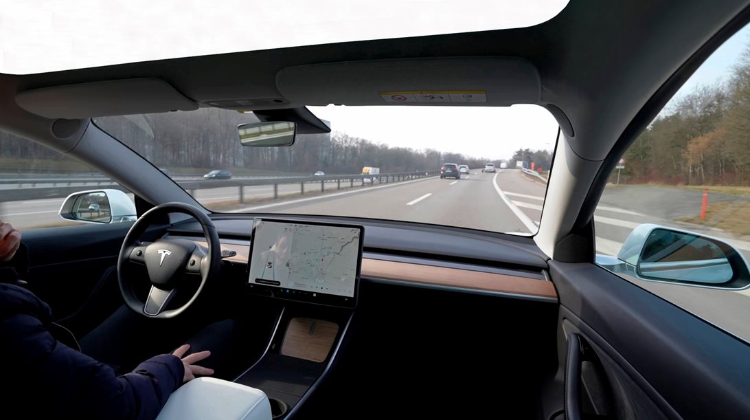 Ανάκληση της Tesla που αφορά 2 εκατ. αυτοκίνητα