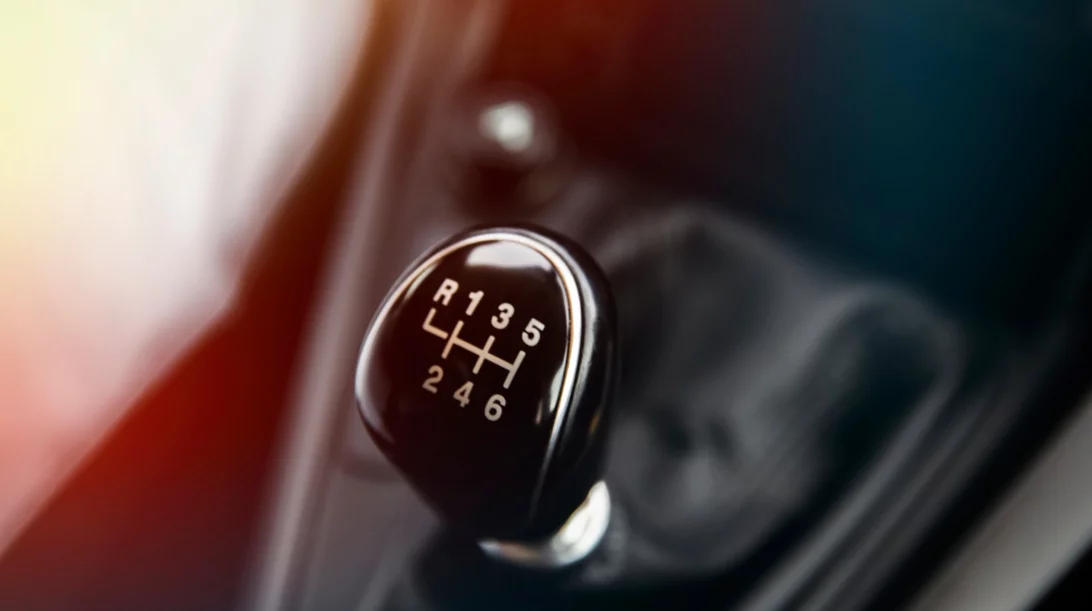 Χειροκίνητο κιβώτιο: Γιατί διπλασιάστηκαν οι πωλήσεις