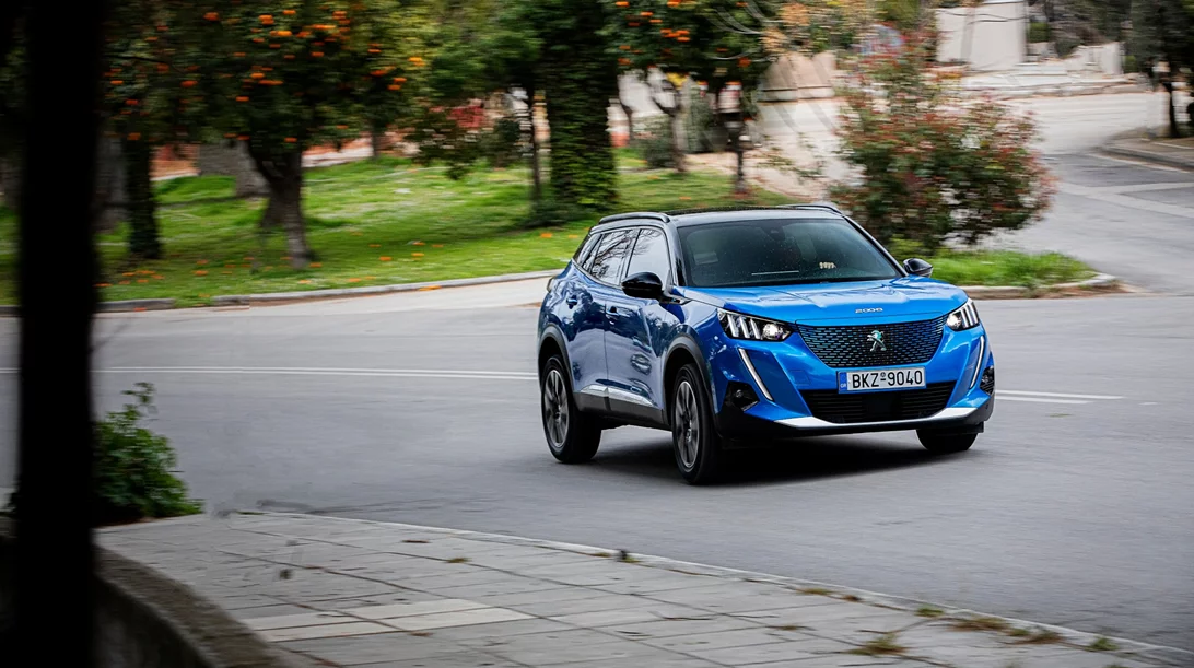 Peugeot e-2008: Ο λέων δεν βρυχάται, είναι στην πρίζα