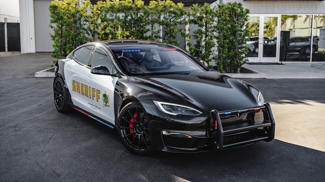 To Tesla Model S Plaid στην υπηρεσία της αστυνομίας