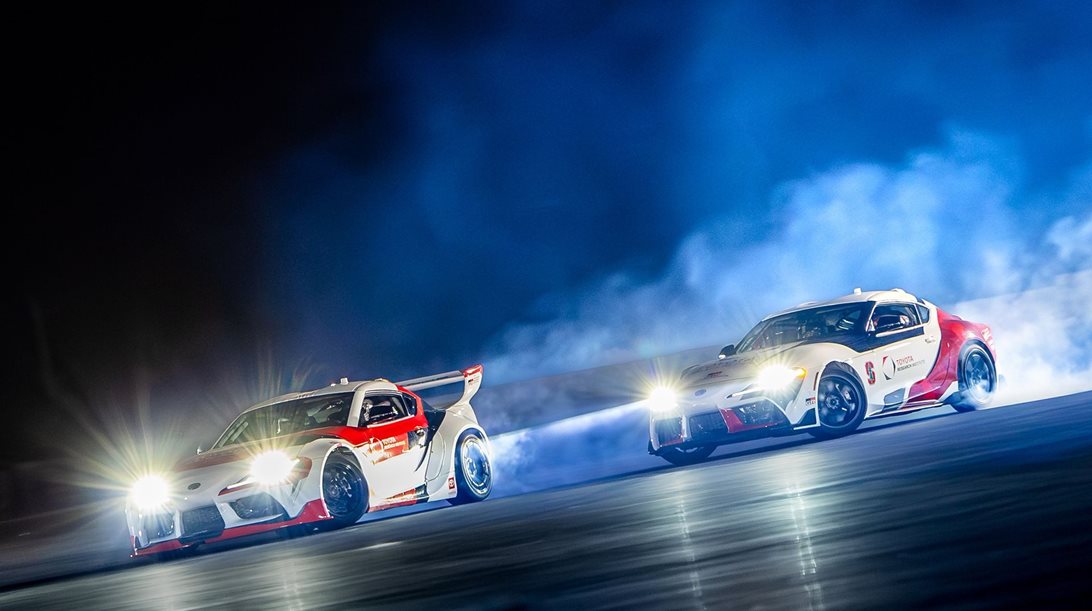 Δείτε δύο αυτόνομα Toyota Supra να κάνουν drift χωρίς οδηγούς (video)