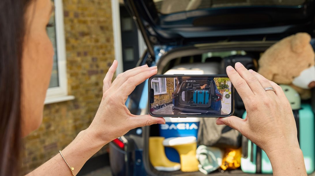 Εφαρμογή επαυξημένης πραγματικότητας σε βοηθάει να φορτώνεις το αυτοκίνητο