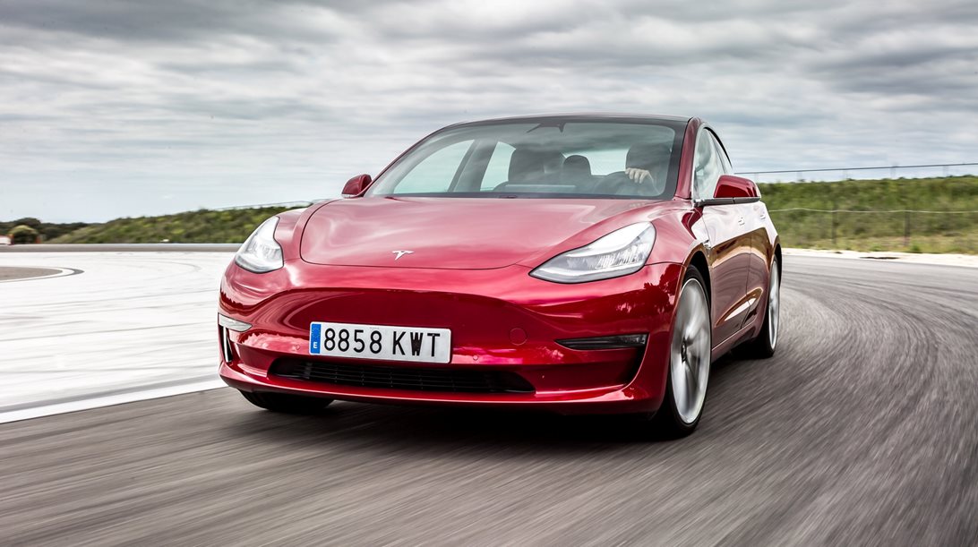 Πληροφορίες ότι έρχεται η ανανέωση του Tesla Model 3