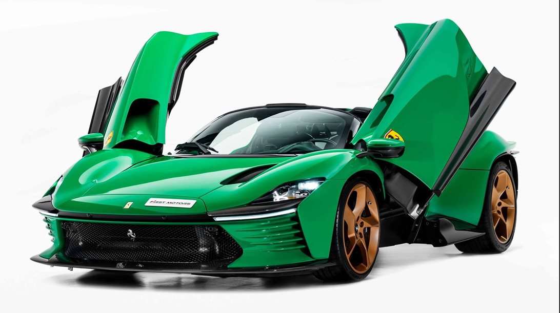 Πόσα θα έδινες για μια Ferrari με την υπογραφή των Leclerc και Sainz;