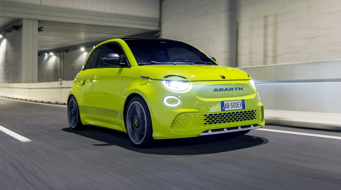 Abarth 500e: Μίνι ηλεκτρικό hot hatch με 155 ίππους