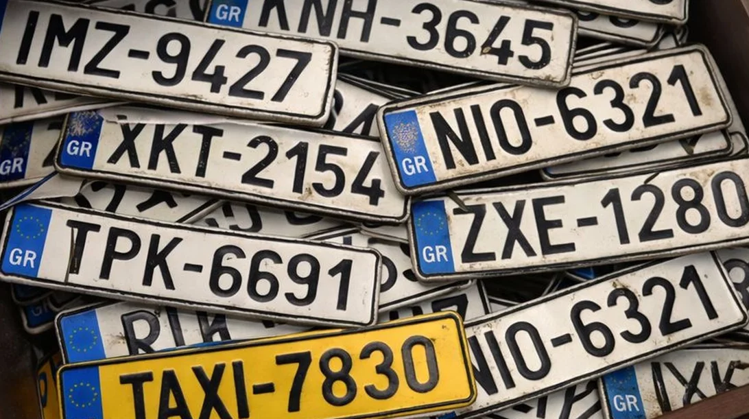 Επιστρέφουν οι πινακίδες κυκλοφορίας για τα Χριστούγεννα