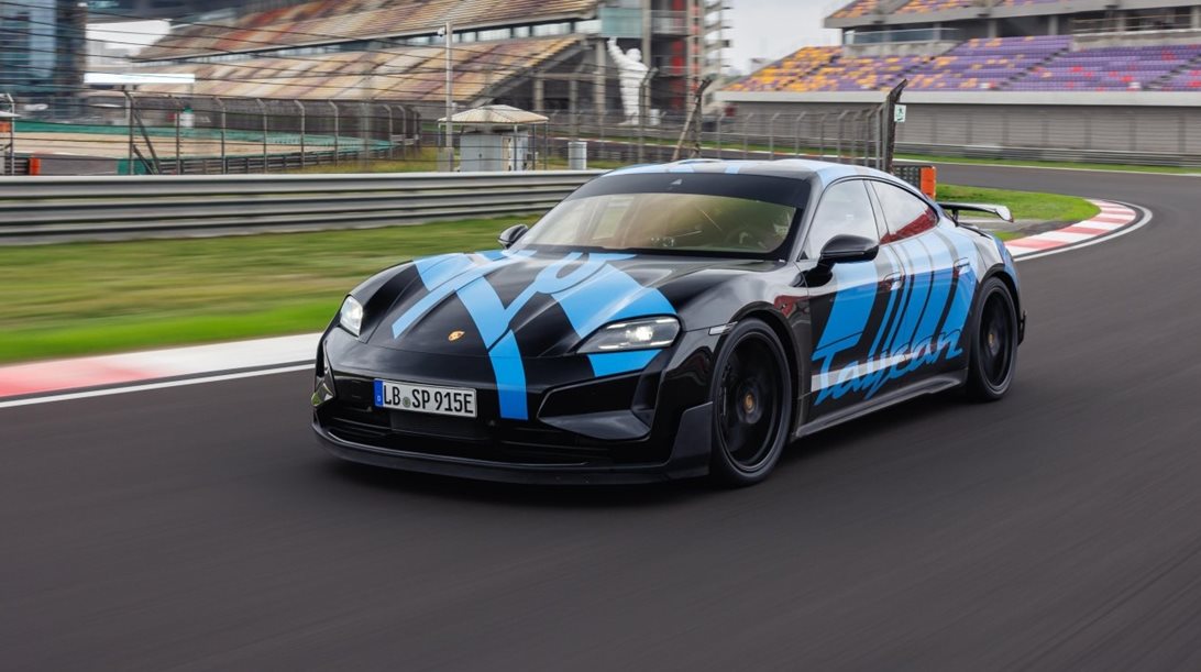 H Porsche Taycan Turbo GT κάνει συλλογή ρεκόρ σε πίστες