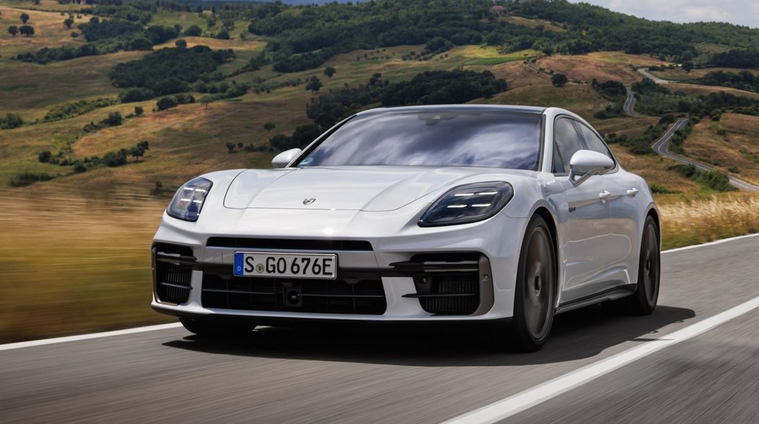 Παρουσιάστηκε η πιο ισχυρή Porsche Panamera όλων των εποχών