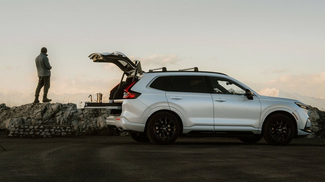 Γιατί να πάρεις camper όταν μπορείς να έχεις αυτό το Honda CR-V; (video)