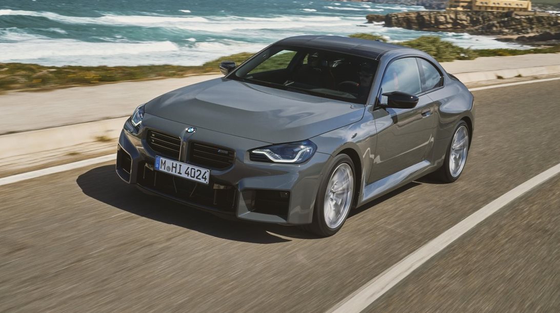 Νέα BMW M2, ακόμα πιο δυνατή και με νέο τιμόνι