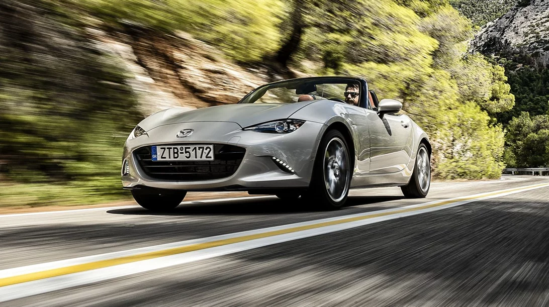 Έρευνα: Οι ιδιοκτήτες Mazda MX-5 δεν αντέχουν το μπες-βγες