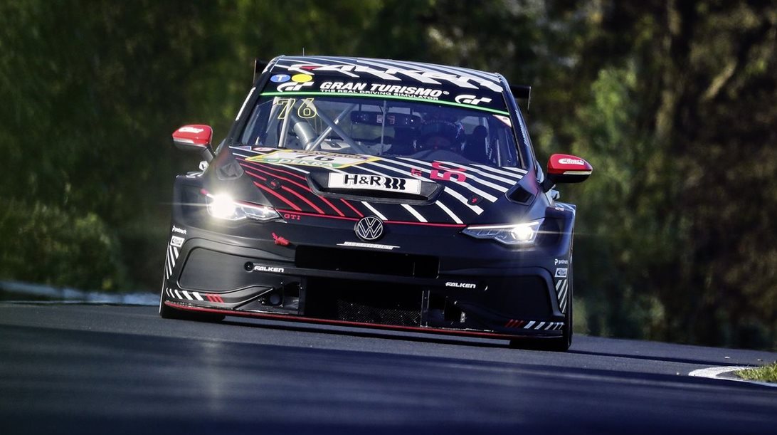 VW: Πώς γιόρτασε το νέο επετειακό Golf GTI Edition 50