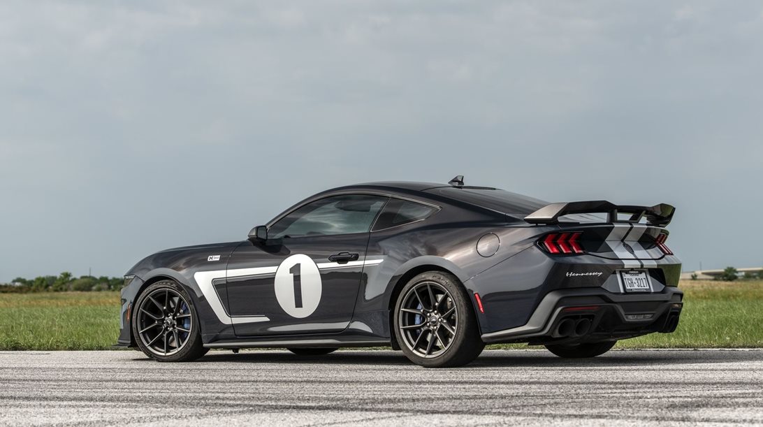 H Hennessey αποκάλυψε το κτηνώδες Mustang Dark Horse των 850 ίππων