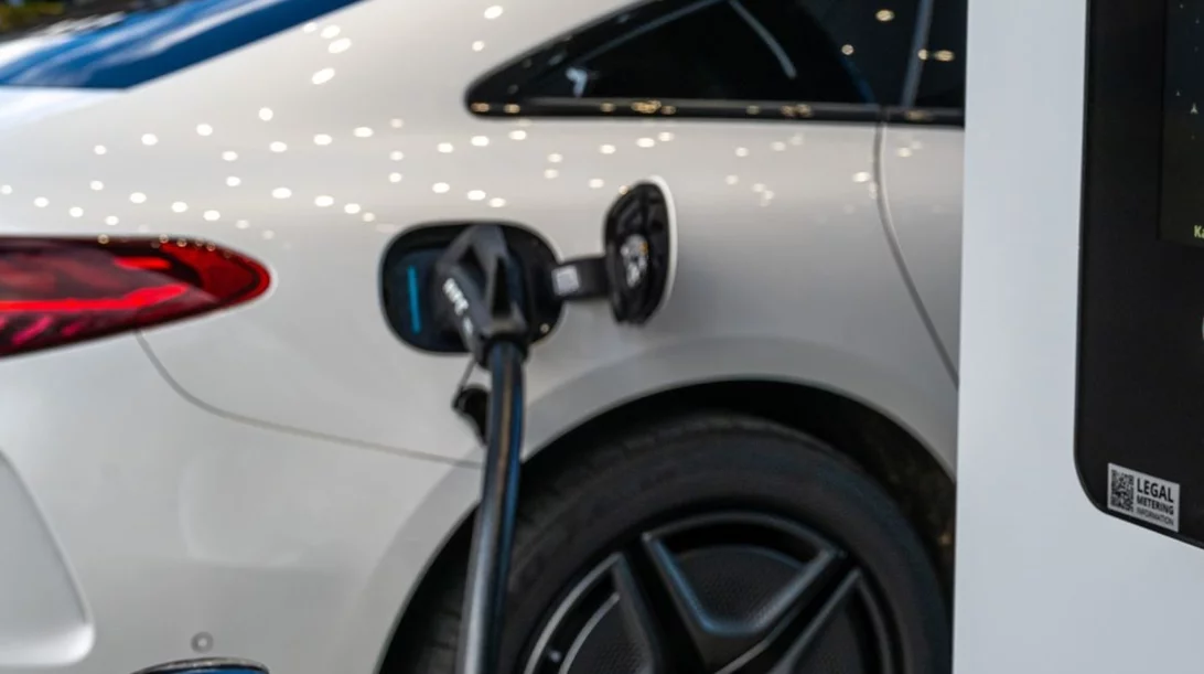 "Κινούμαι Ηλεκτρικά 3": Η άγνωστη κόντρα που ακύρωσε επιδότηση στα 13.000 ευρώ