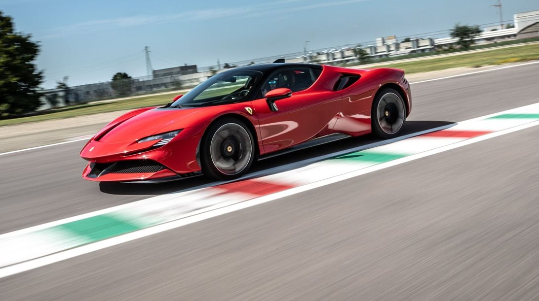 Max Verstappen: Παρέλαβε τη Ferrari του και έγινε viral