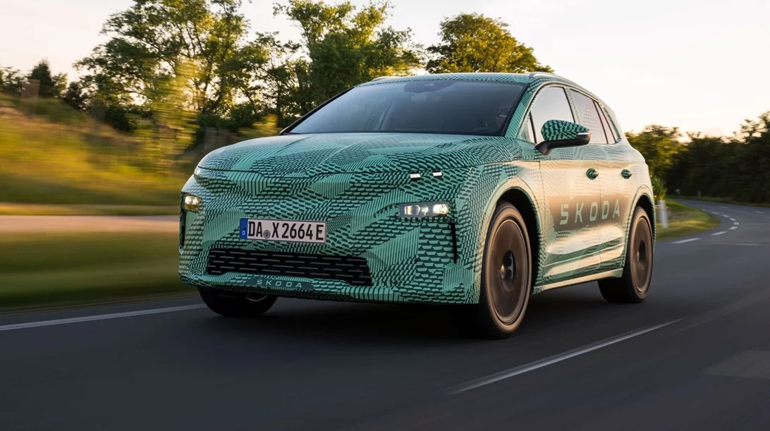 Skoda Elroq: Πρώτες εικόνες και στοιχεία του νέου ηλεκτρικού SUV