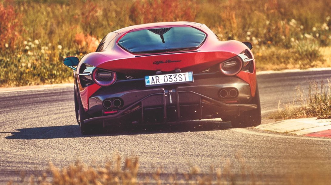 Alfa Romeo 33 Stradale: Οδηγούμε στην πίστα την πιο ποθητή Alfa της νέας εποχής