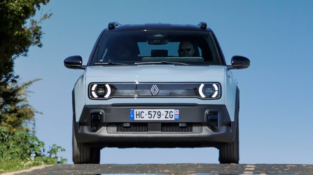 Αποστολή στην Πορτογαλία: Το Renault 4 είναι ένας θρύλος που απειλεί τους Κινέζους