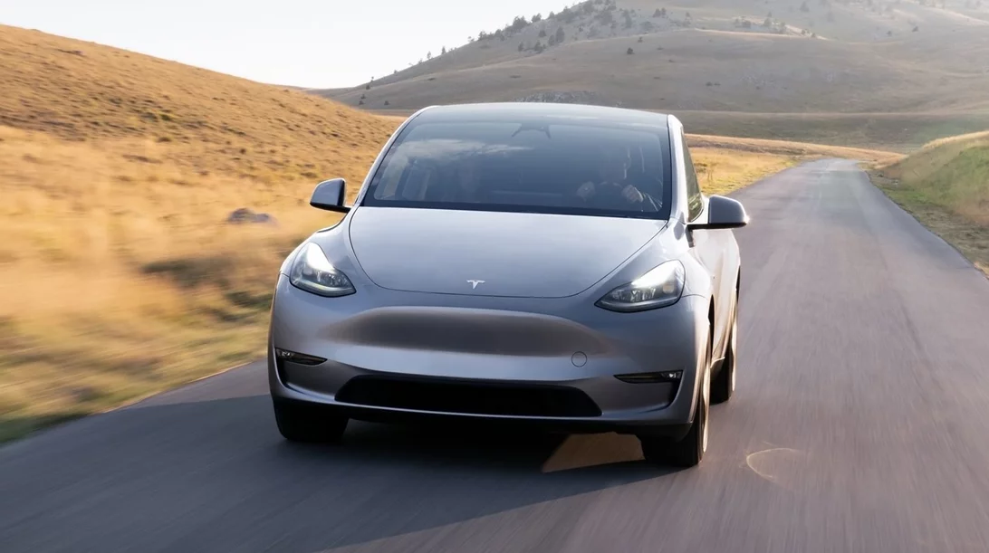 Δημόσια εμφάνιση για το ανανεωμένο Tesla Model Y (video)