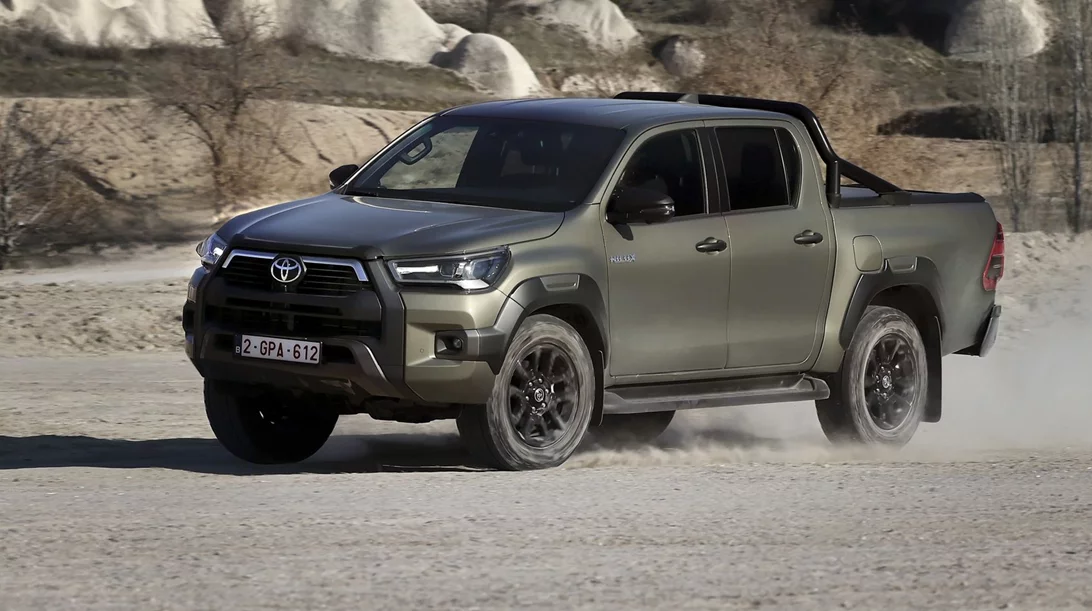 Νέο Toyota Hilux: Το θρυλικό pick up γίνεται υβριδικό