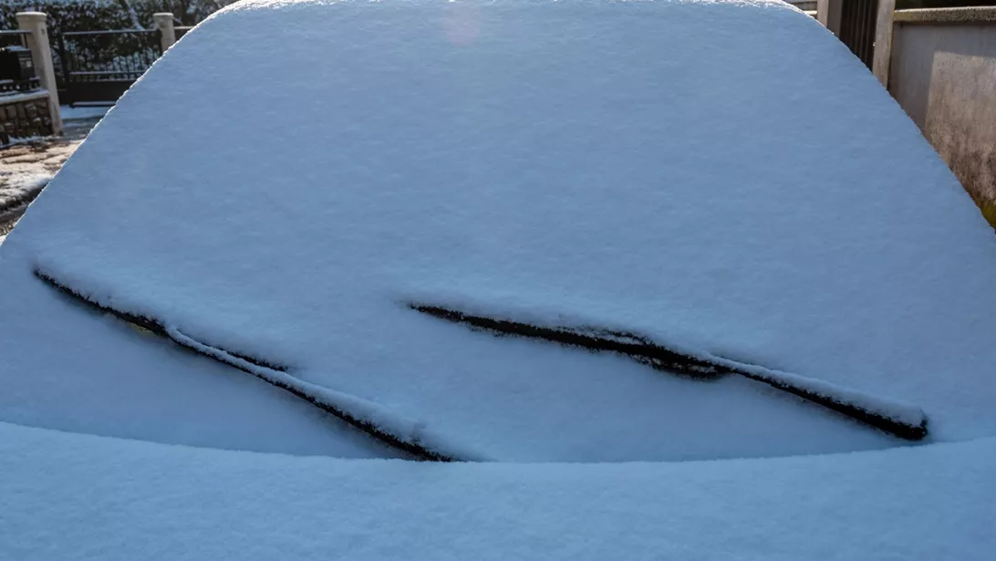 Δοκιμή του Defrost της Tesla: Πόσο χρόνο χρειάζεται για να λιώσει 25 εκ. χιόνι;