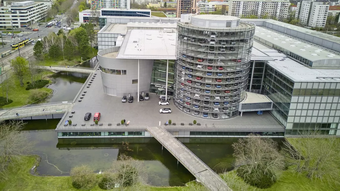 Τι είναι το &quot;Διάφανο εργοστάσιο&quot; της VW και γιατί σταματά την παραγωγή