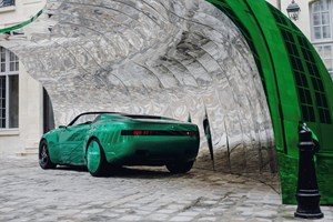Δείτε το εντυπωσιακό pop-up κατάστημα της Porsche στο Golden Hall (εικόνες) - εικόνα 8