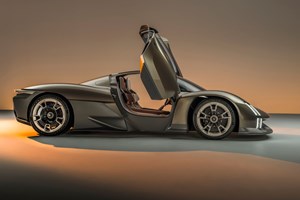 Δείτε το εντυπωσιακό pop-up κατάστημα της Porsche στο Golden Hall (εικόνες) - εικόνα 9