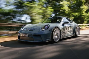 Πωλούνται 56 Porsche κάθε γενιάς και όλες σε άσπρο χρώμα - εικόνα 7