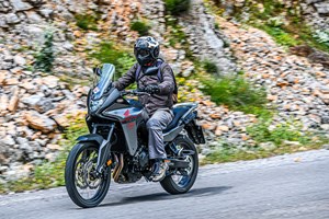 Νέα κολεξιόν σε μαύρο για τα Piaggio Beverly και MP3 - εικόνα 1