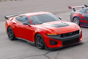 Δείτε την έκπληξη νεαρής όταν βλέπει την Aston Martin Vantage που κέρδισε σε διαγωνισμό - εικόνα 6