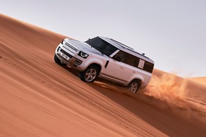 Land Rover Defender: Καλύτερο στην πόλη ή στο χώμα; - εικόνα 12