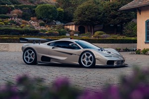 Ο Brad Pitt σε μίνι Gymkhana με Mercedes-AMG GT - εικόνα 6