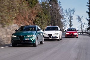 Υπέροχη ακόμα και σε μπλε χρώμα η Alfa Romeo 33 Stradale - εικόνα 4