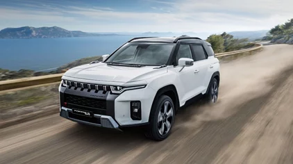 KGM Torres: Το νέο υβριδικό SUV που βγάζει όλες τις αστικές μετακινήσεις ηλεκτρικά