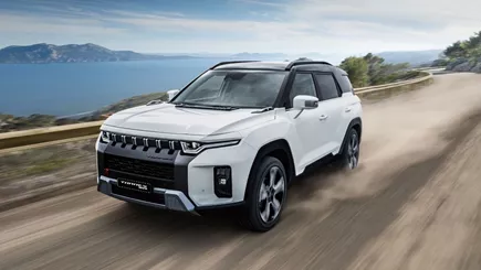 KGM Torres: Το νέο υβριδικό SUV που βγάζει όλες τις αστικές μετακινήσεις ηλεκτρικά