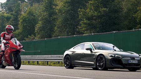 Ducati Panigale εναντίον Audi E-Tron RS: Ποιο κέρδισε στην κόντρα (video)