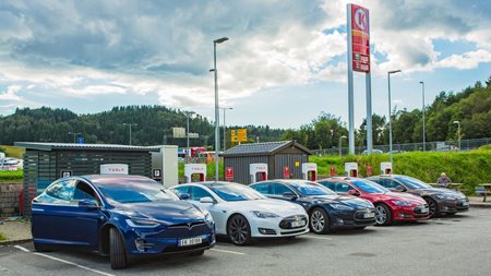 Σε αυτήν την χώρα αγοράζουν μόνο ηλεκτρικά-μια ανάσα από το 100%