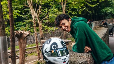 F1 GP Κίνας: Το κράνος του Albon είναι το ομορφότερο που θα δεις φέτος